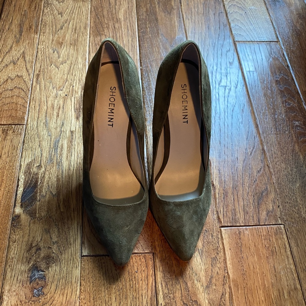 Olive green suede shoemint heels
